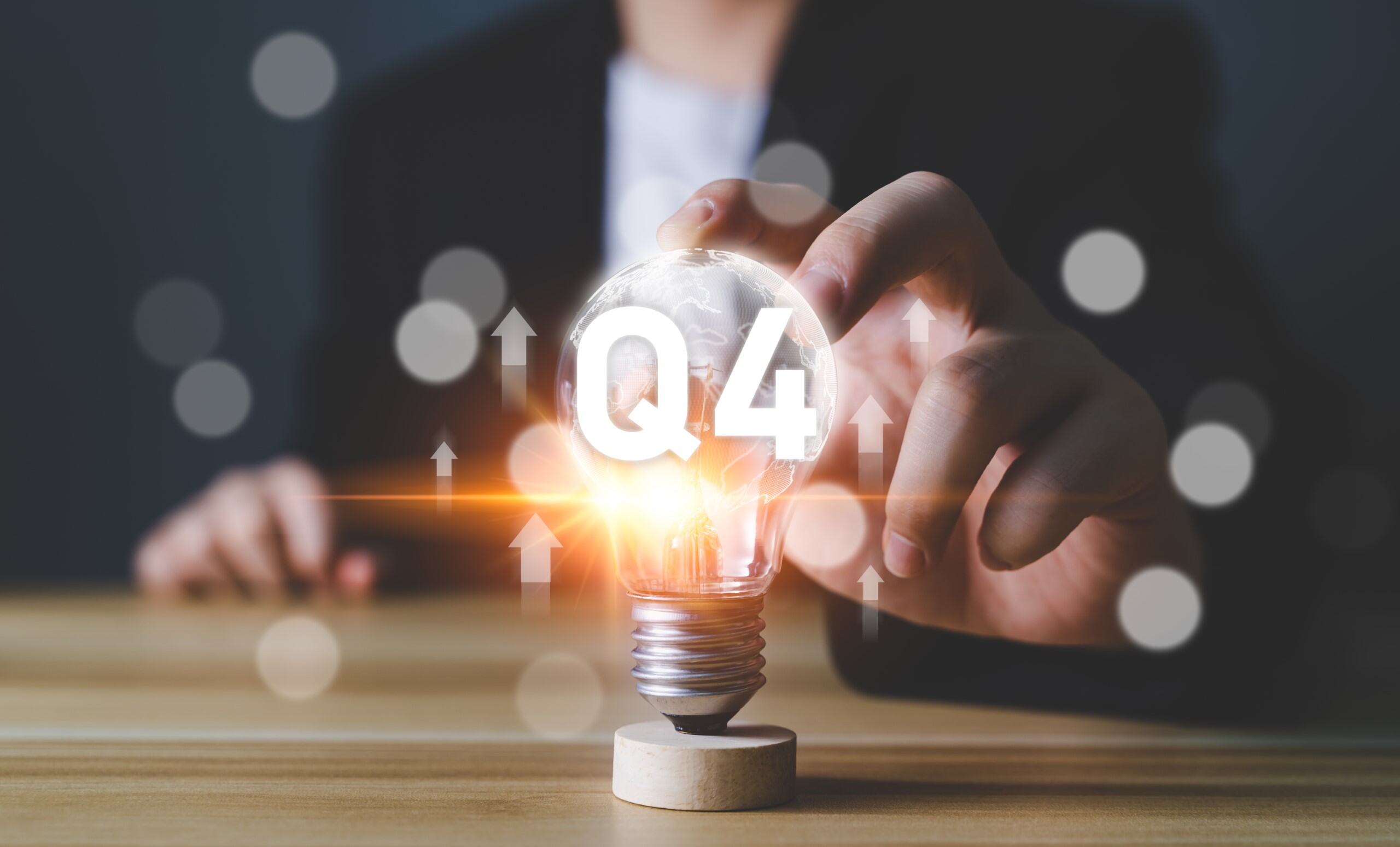 A lightbulb emblazoned with Q4 representing the new ideas HR is planning | Corporate Synergies